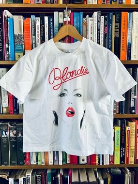 GAP NWT White Relaxed Gentle Cropped Blondie Face Lipstick T Shirt, size S